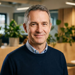 James Mitchell, identificado como Diretor Executivo da Bravo Lucrora, em imagem de perfil