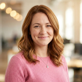 Imagem de perfil mostrando Emily Watson, identificada como Responsável pelo Apoio ao Cliente em Bravo Lucrora